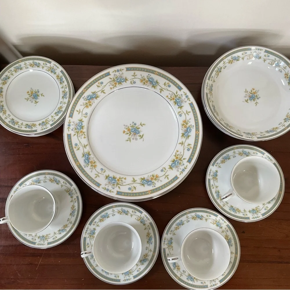 Four Crown China Barclay 519 4 place settings